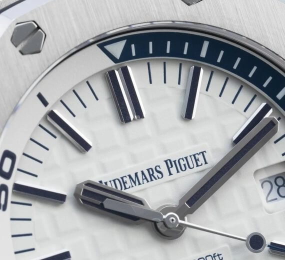 AUDEMARS PIGUET ROYAL OAK OFFSHORE DIVER STAINLESS STEEL 42MM MEN'S WATCH - Image 2