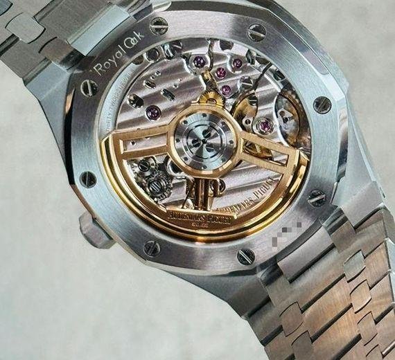 Audemars Piguet Royal Oak Selfwinding - Image 2
