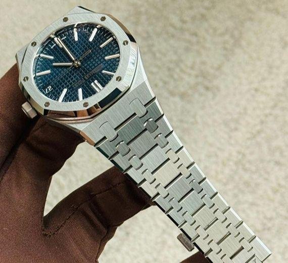 Audemars Piguet Royal Oak Selfwinding - Image 4